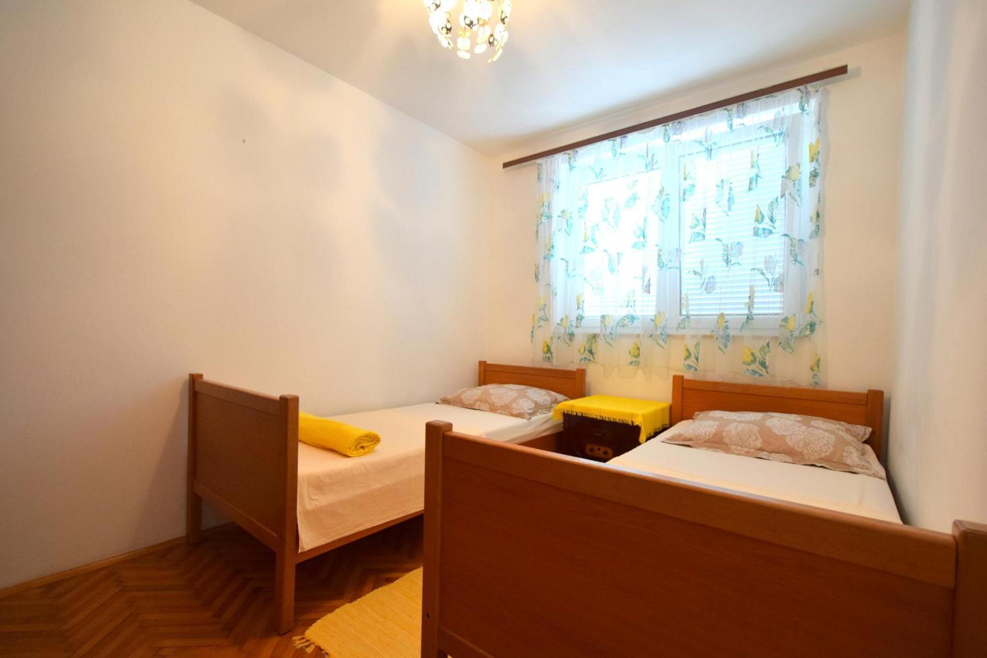 Apartment Angela Малинска Экстерьер фото