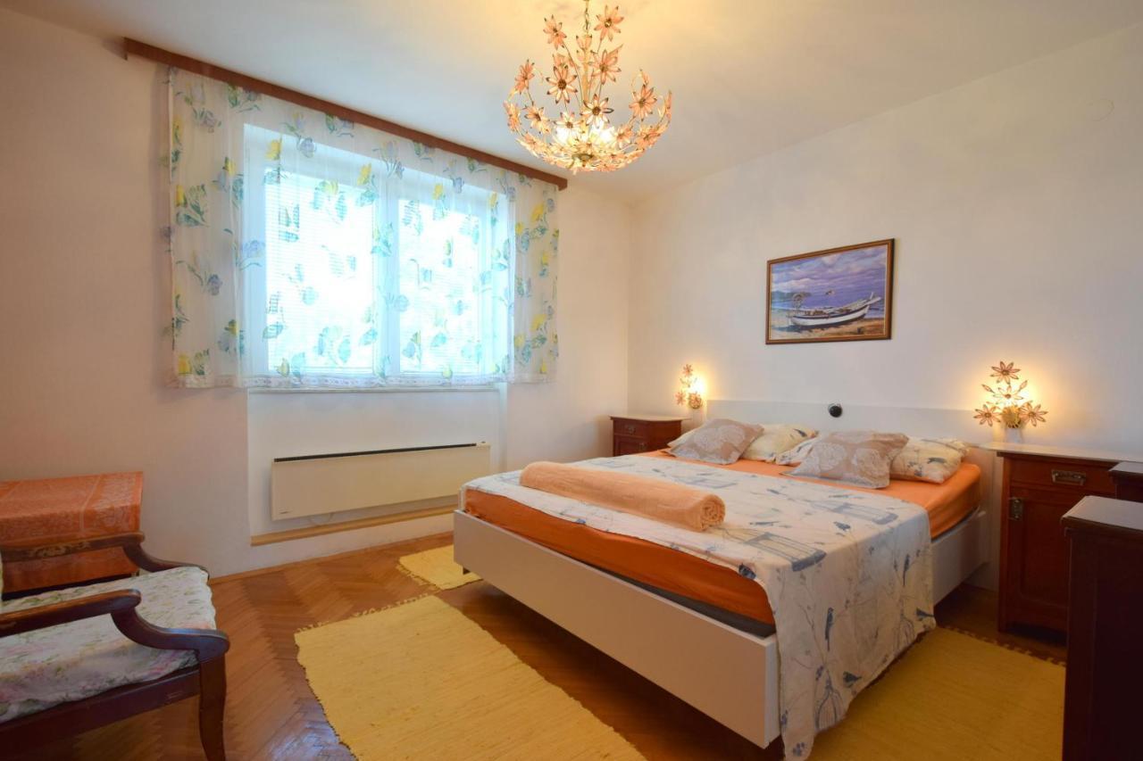 Apartment Angela Малинска Экстерьер фото